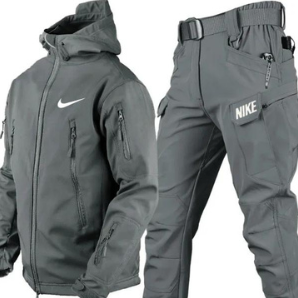 Nike – Wiatrówka i spodnie